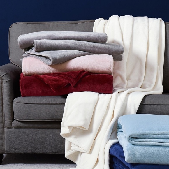 The Big One King Sized Plush Red Blanket - Picture 2 of 10